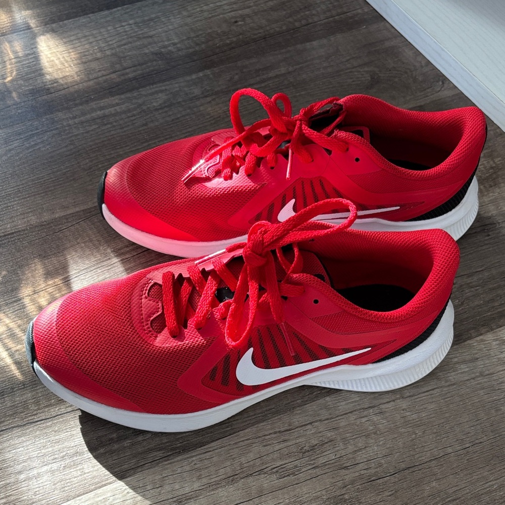 Nike Women's Red and White Sneakers